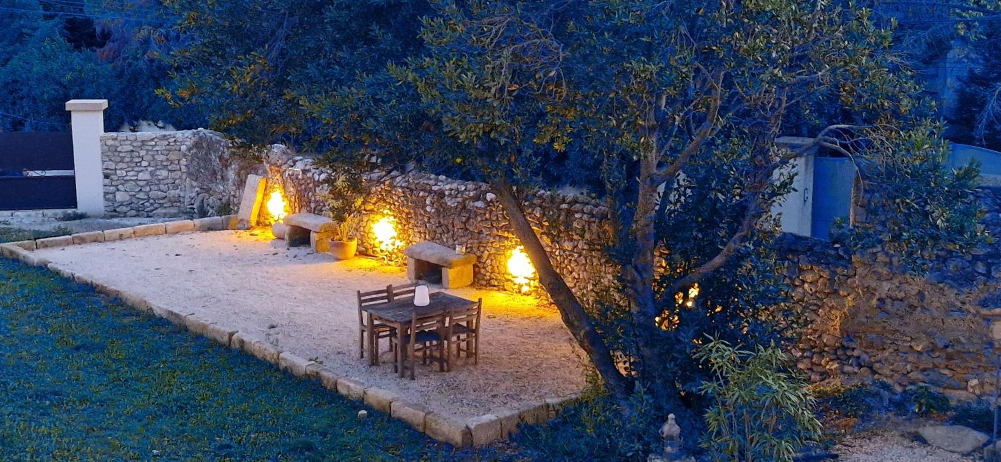 Appartement Dans Un Mas Provencal Renove Saint-Hilaire-d'Ozilhan Luaran gambar